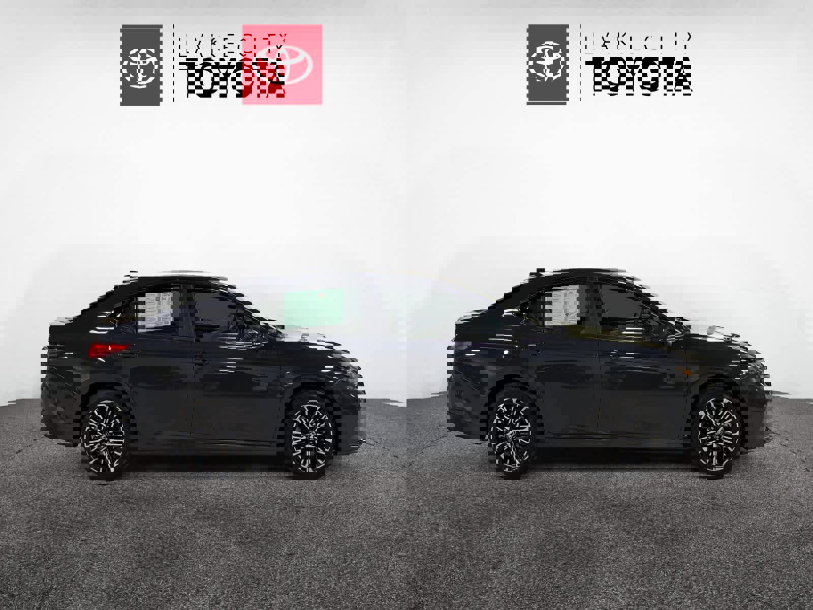 Used 2026 Toyota Camry XLE image 9