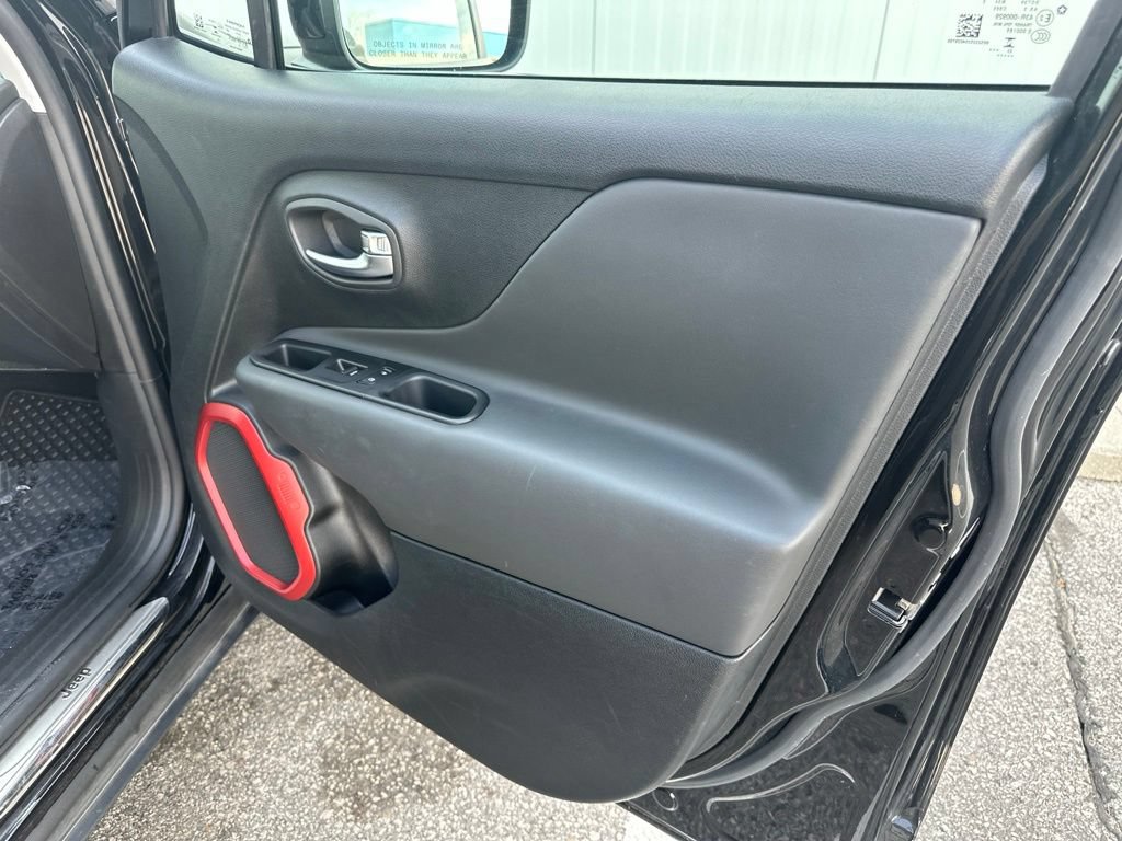 Used 2022 Jeep Renegade Trailhawk AWD/4WD image 29