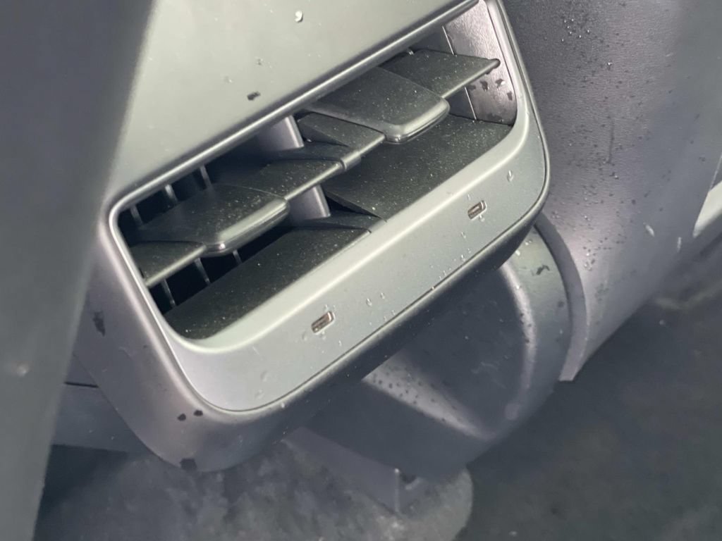 Used 2024 Tesla Model Y Long Range AWD/4WD image 13