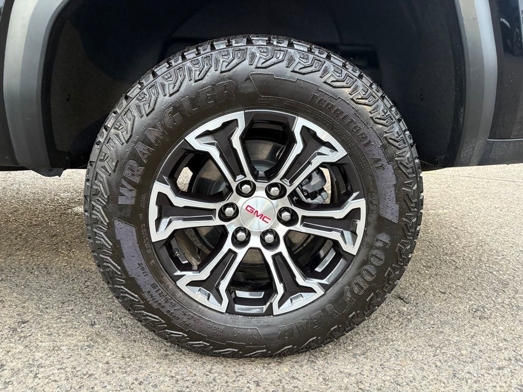 Used 2024 GMC Canyon AT4 image 12