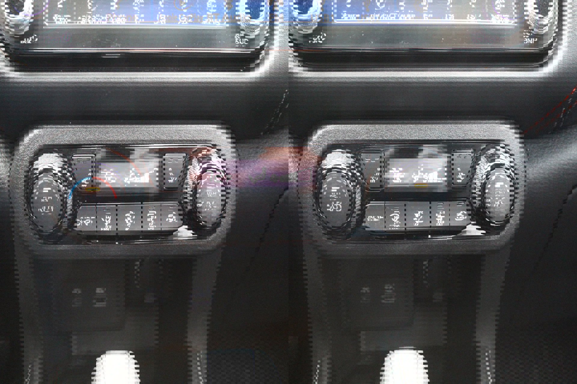 Used 2024 Nissan Kicks SR w/ SR Premium Package image 41