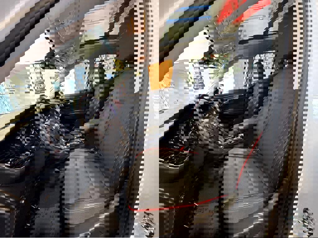 Used 2023 Buick Envision Essence w/ Sport Touring Package image 33