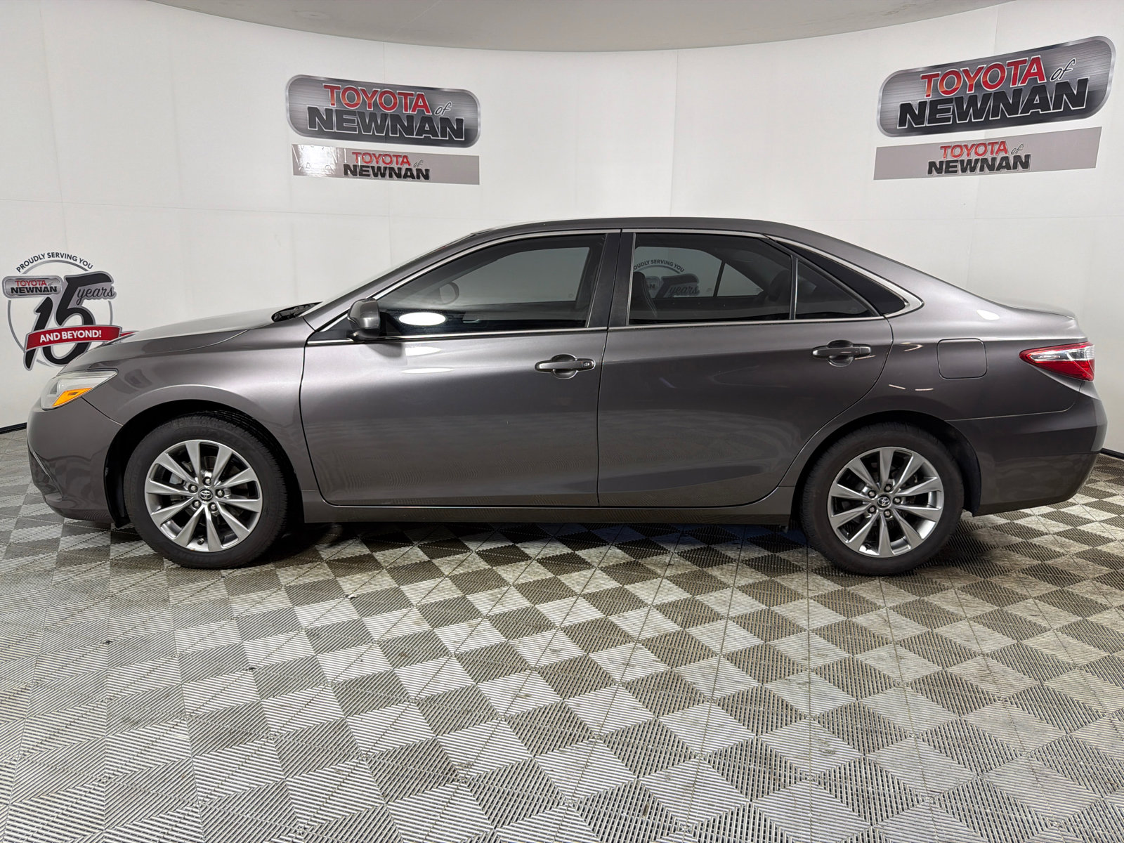 Used 2017 Toyota Camry XLE FWD image 6