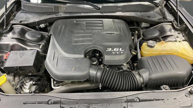 Used 2019 Dodge Charger SXT w/ Plus Group image 12