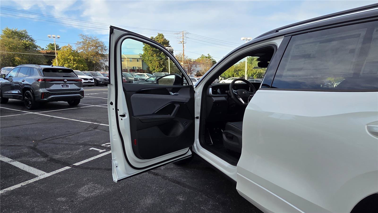 New 2026 Volkswagen Tiguan SE R-Line AWD/4WD image 12