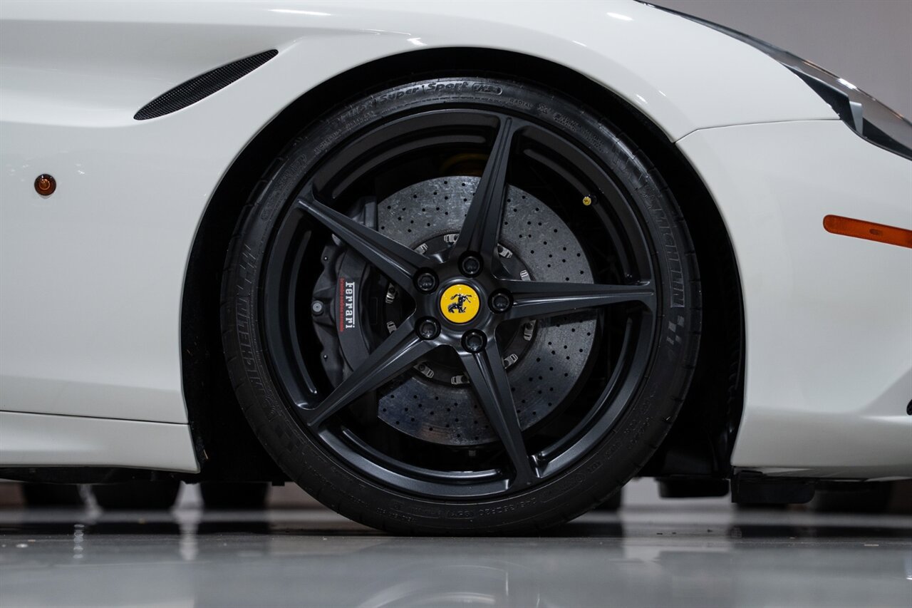 Used 2016 Ferrari California T RWD image 16