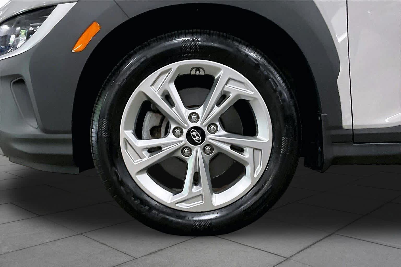 Used 2022 Hyundai Kona SEL AWD/4WD image 11