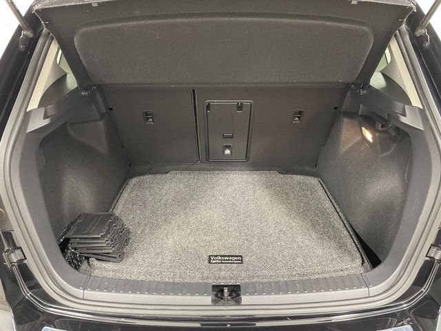 Used 2023 Volkswagen Taos SE w/ Panoramic Sunroof Package AWD/4WD image 26