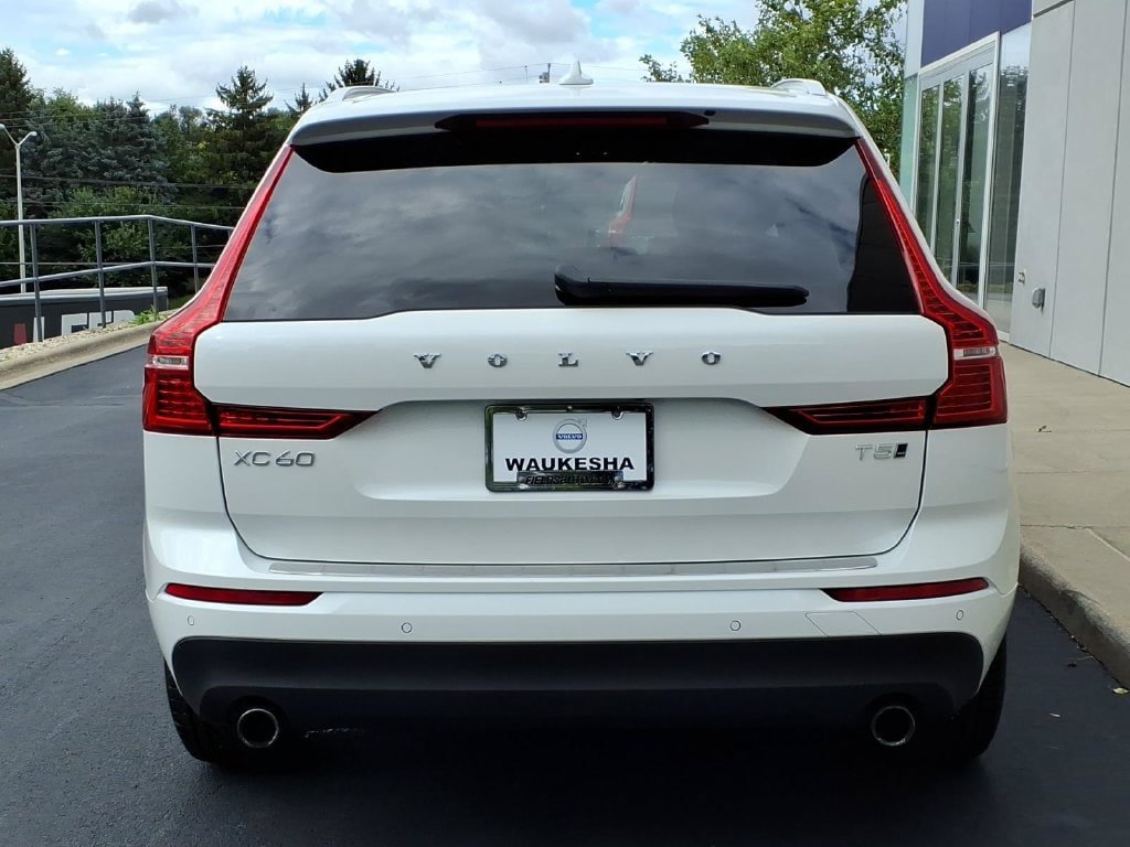 Used 2021 Volvo XC60 T5 Momentum w/ Climate Package AWD/4WD image 4