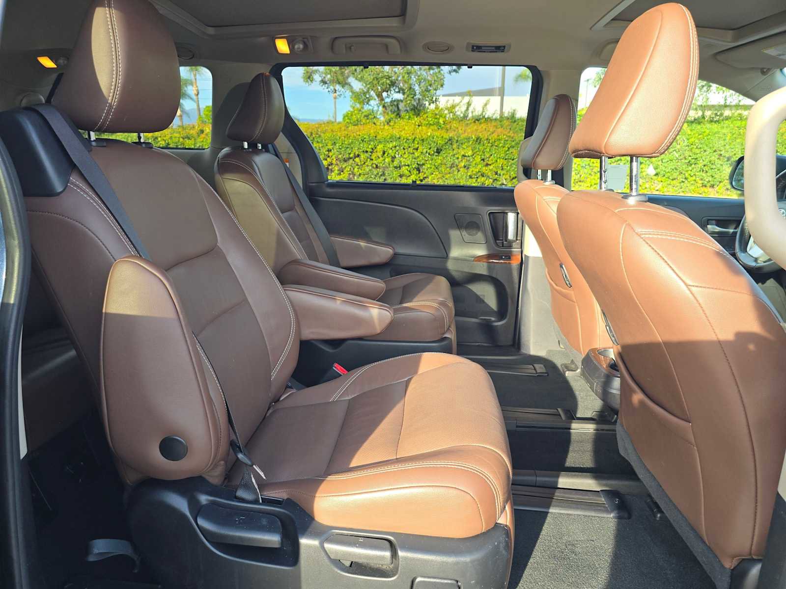 Used 2019 Toyota Sienna Limited image 12