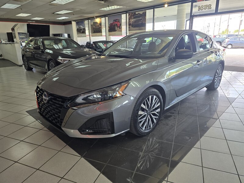 Used 2025 Nissan Altima 2.5 SV FWD image 1