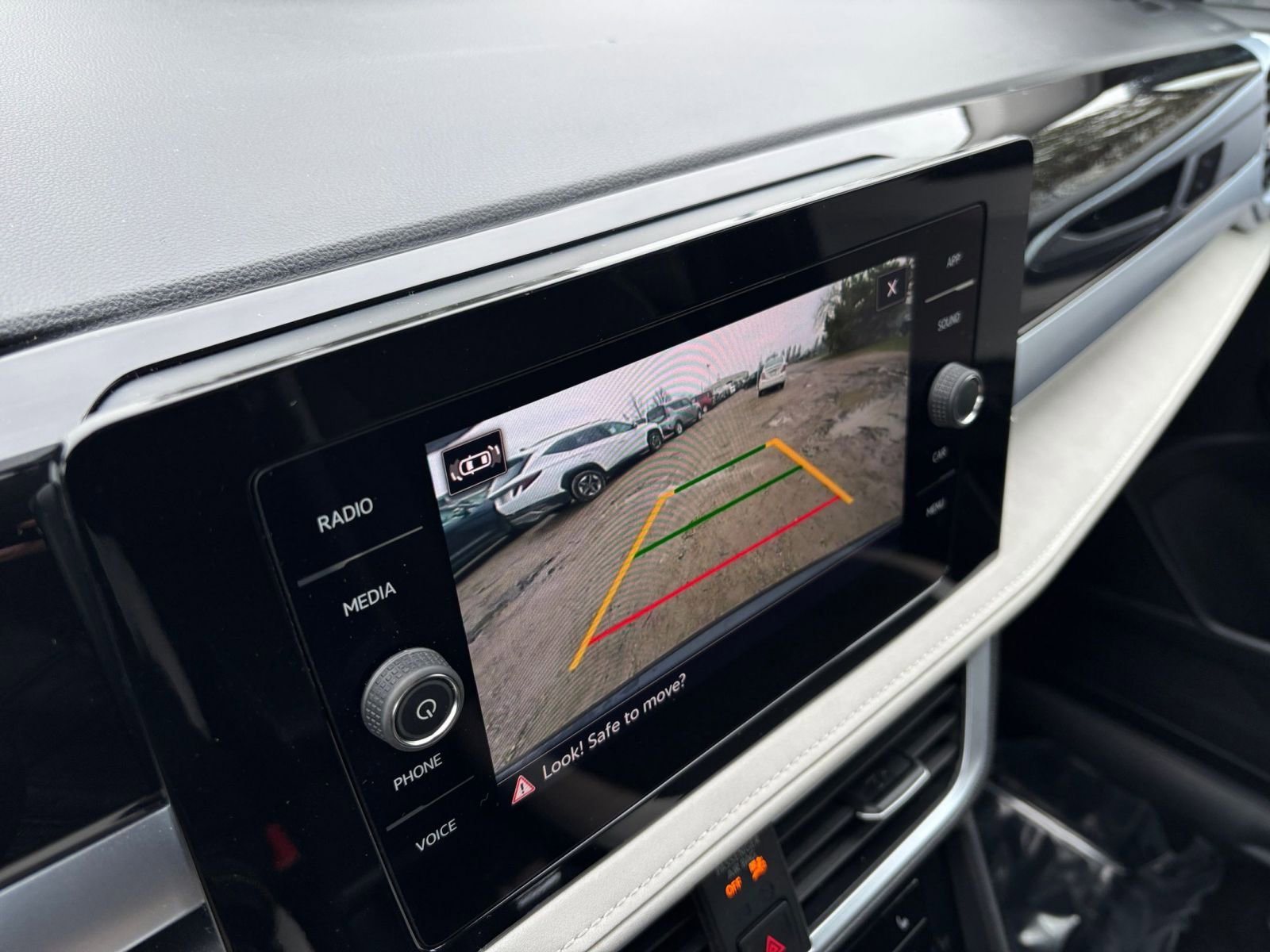 Used 2025 Volkswagen Taos SE AWD/4WD image 25