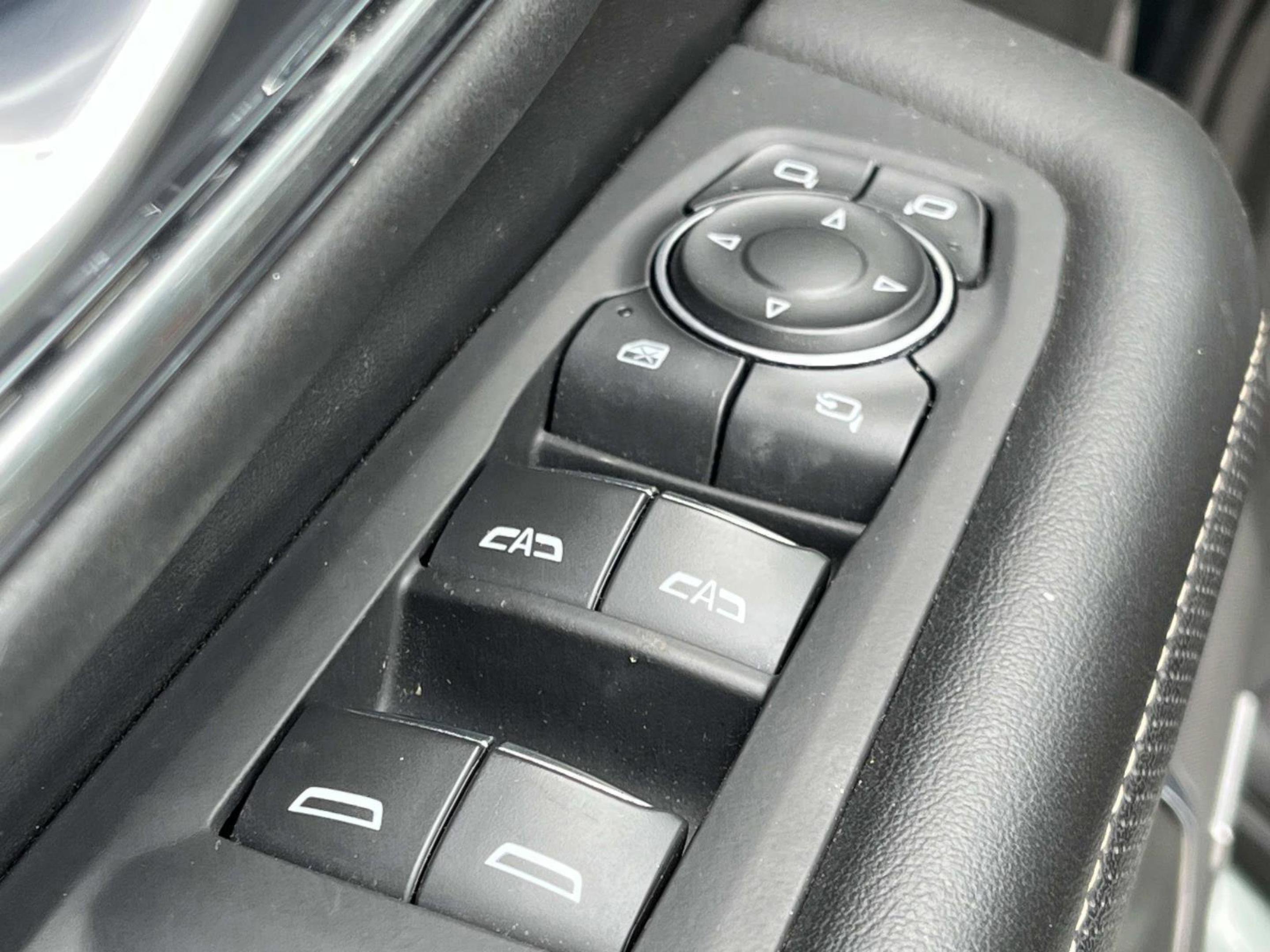 Used 2023 Chevrolet Suburban Premier AWD/4WD image 32