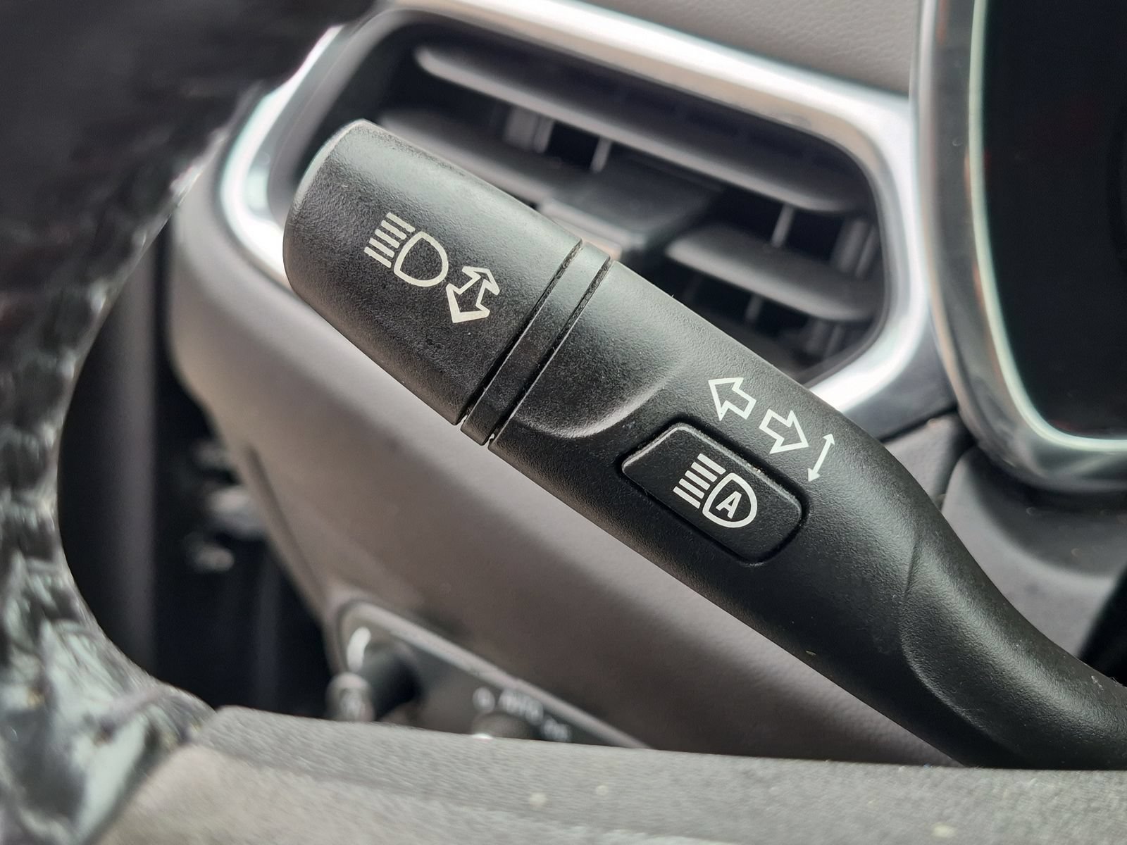 Used 2019 Chevrolet Equinox LT w/ Driver Convenience Package FWD image 25