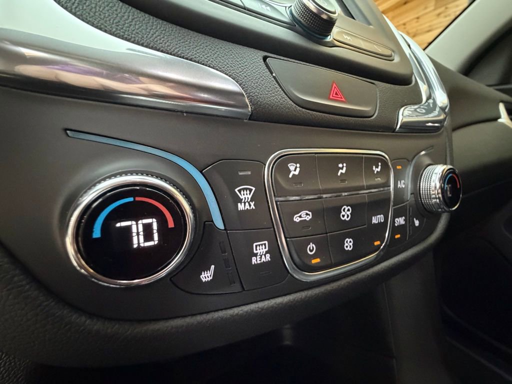 Used 2021 Chevrolet Equinox LT image 24