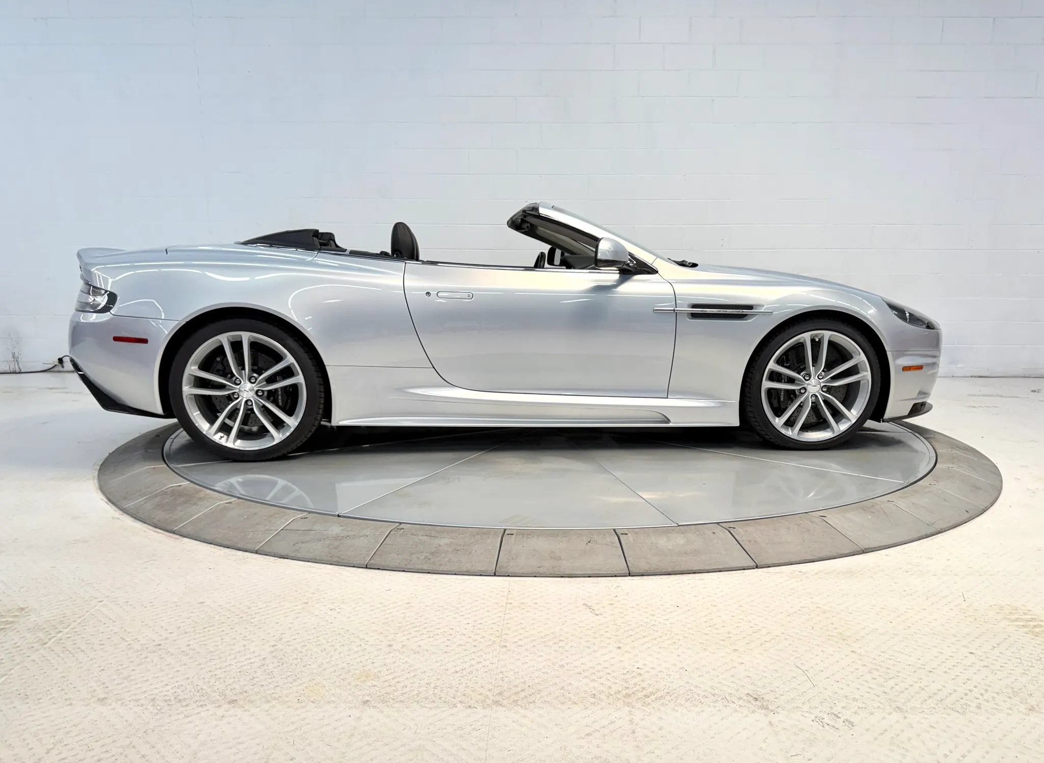 Used 2012 Aston Martin DBS Volante RWD image 6
