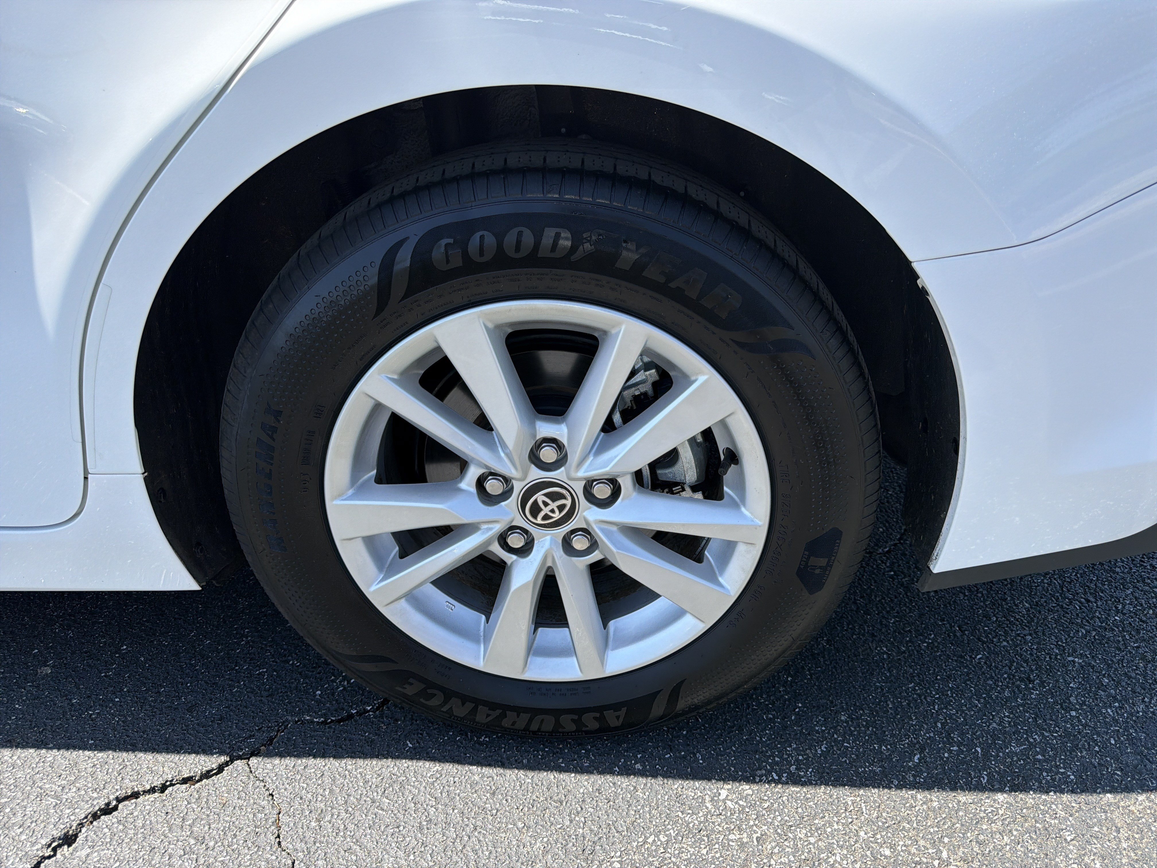 Used 2025 Toyota Camry LE FWD image 19