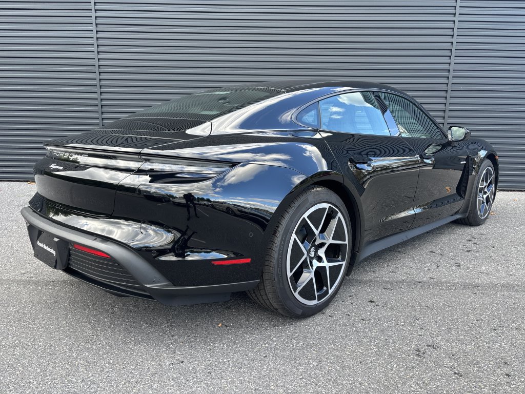 New 2025 Porsche Taycan w/ Premium Package RWD image 5