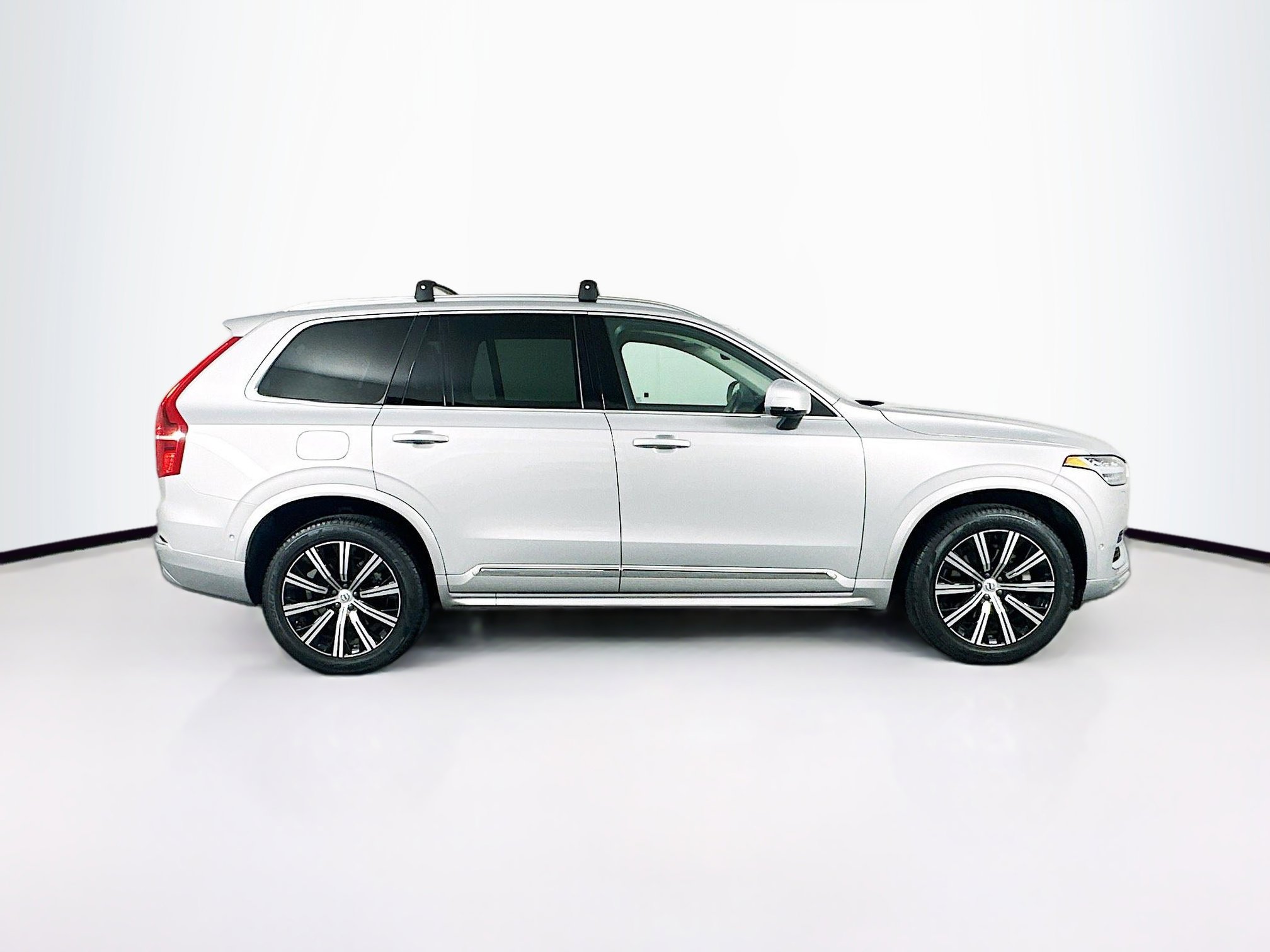 Used 2023 Volvo XC90 B6 Plus image 10