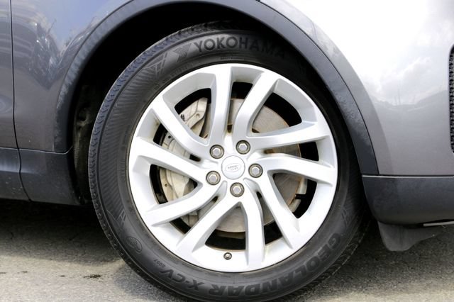 Used 2018 Land Rover Discovery HSE AWD/4WD image 2