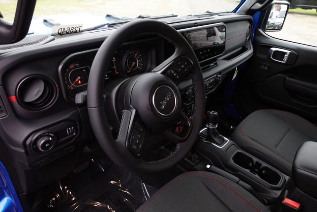 New 2026 Jeep Wrangler Unlimited Rubicon w/ Technology Group AWD/4WD image 12