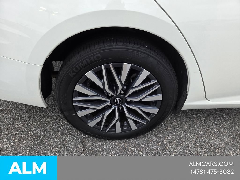 Used 2025 Nissan Altima 2.5 SV FWD image 14