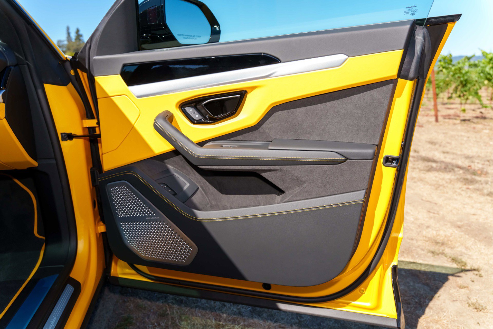 Used 2025 Lamborghini Urus SE image 38