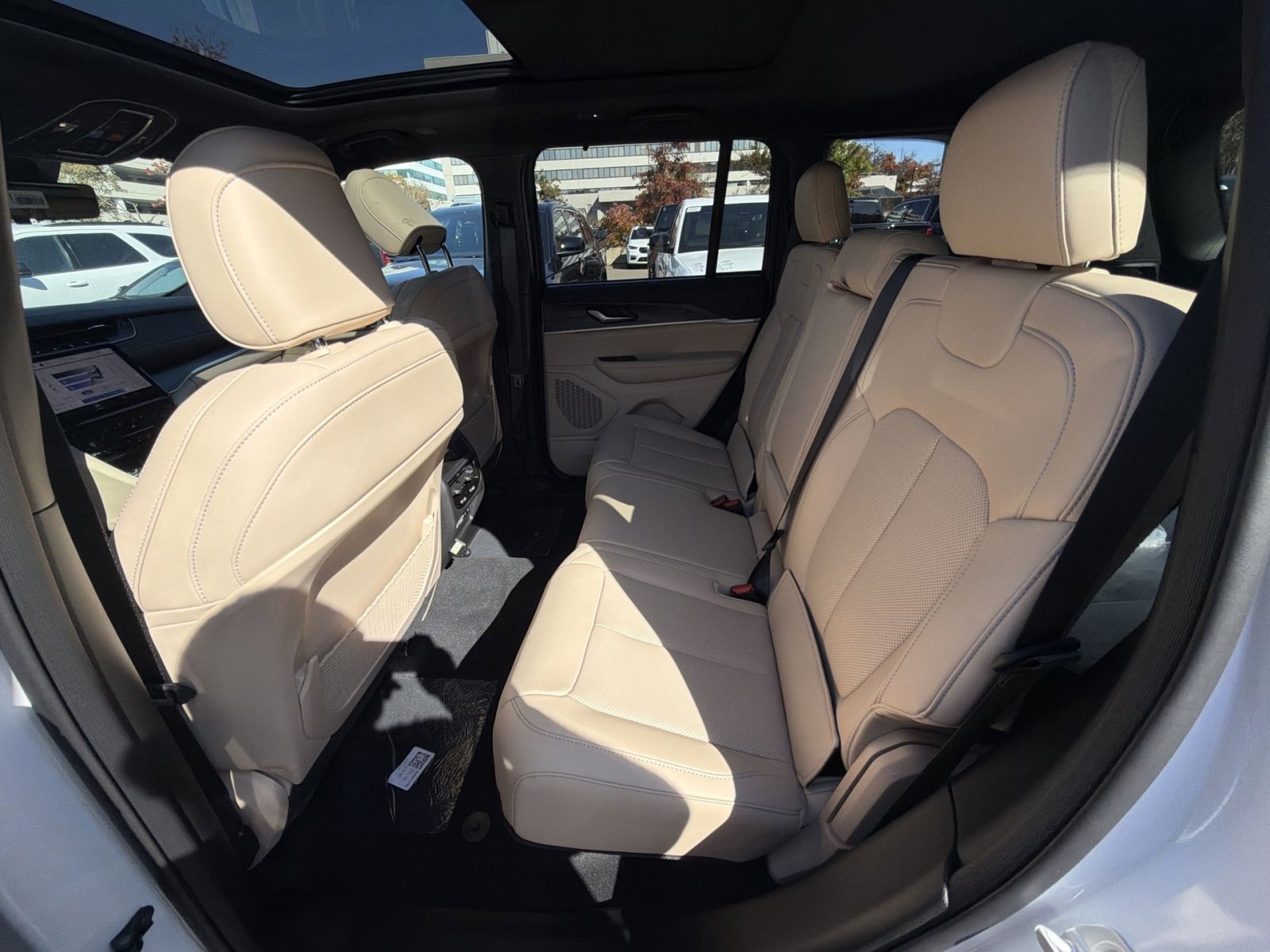 New 2025 Jeep Grand Cherokee Limited w/ Luxury Tech Group II image 25