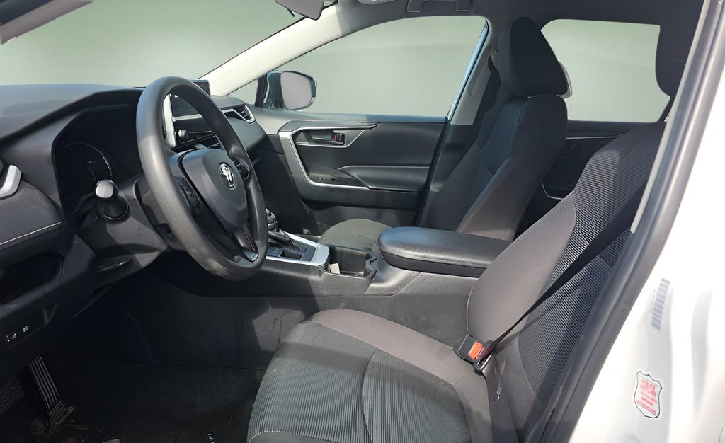 Used 2024 Toyota RAV4 LE AWD/4WD image 5