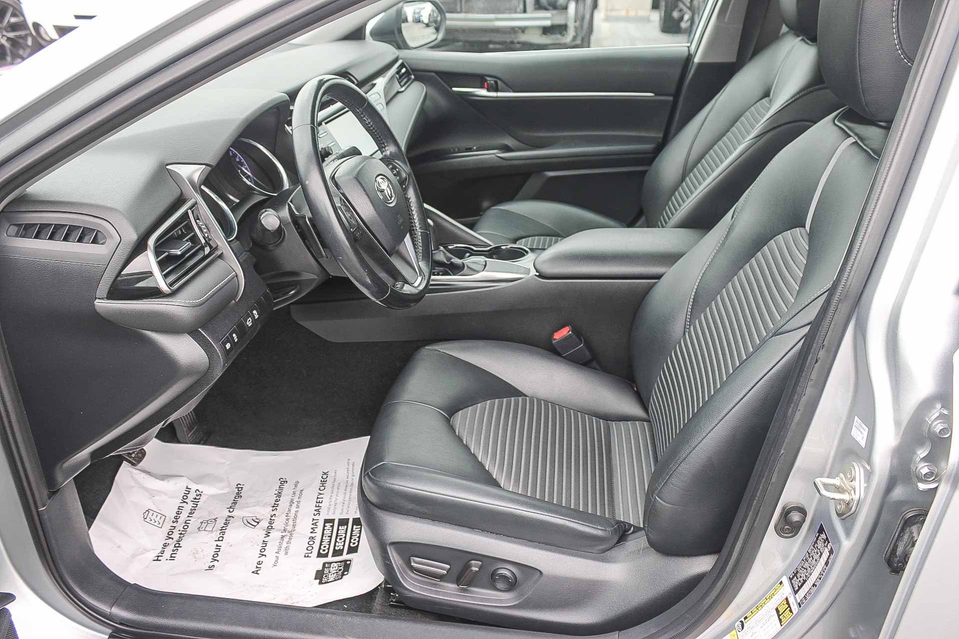 Used 2019 Toyota Camry SE w/ Carpet Mat Package FWD image 18