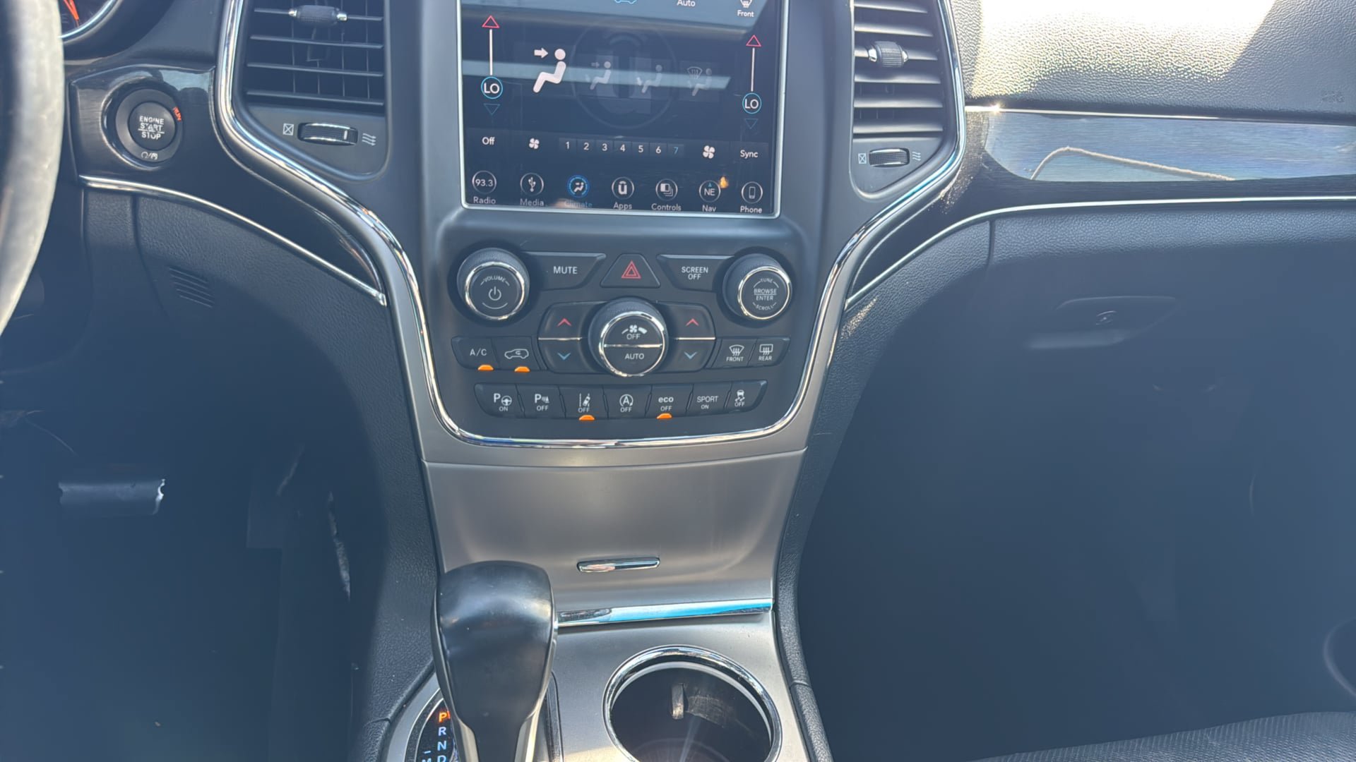 Used 2018 Jeep Grand Cherokee Trailhawk w/ Trailhawk Luxury Group AWD/4WD image 29
