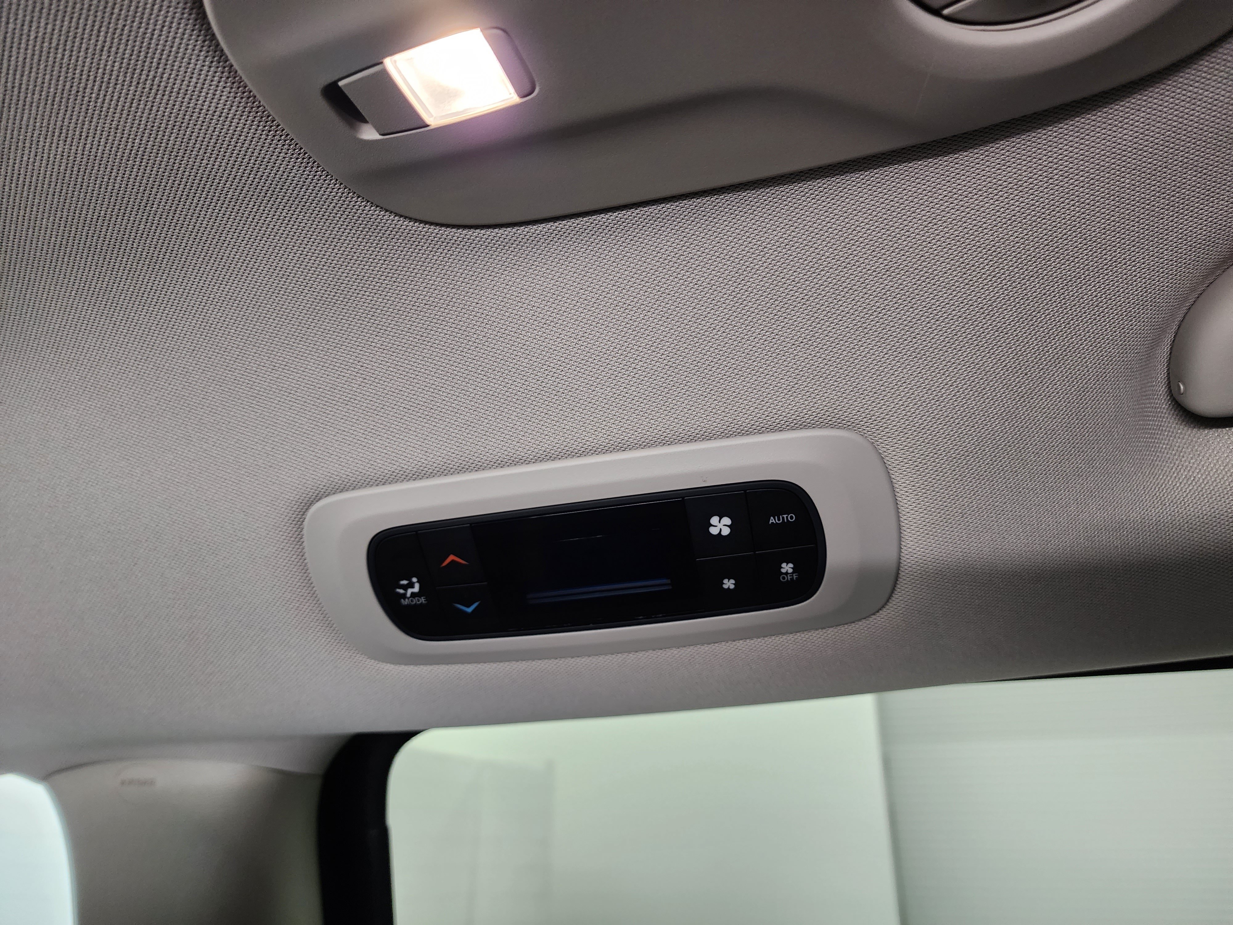Used 2017 Chrysler Pacifica Touring-L FWD image 36