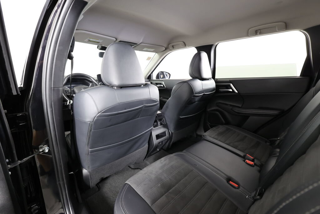 Used 2024 Mitsubishi Outlander SE AWD/4WD image 14