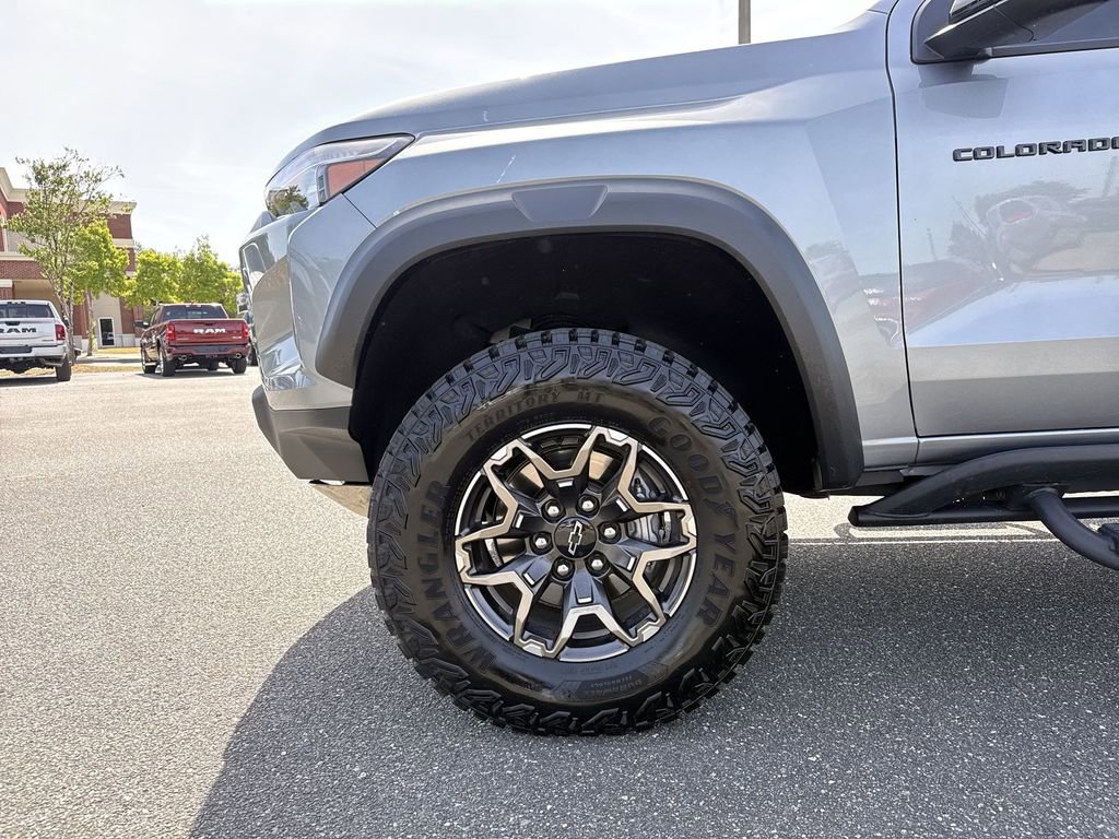 Used 2025 Chevrolet Colorado ZR2 image 9