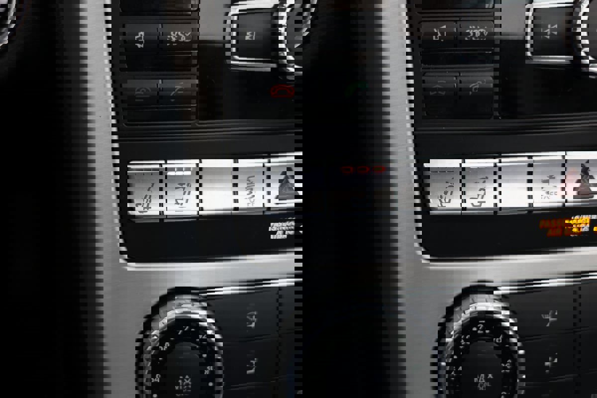 Used 2014 Mercedes-Benz SLK 250 image 7