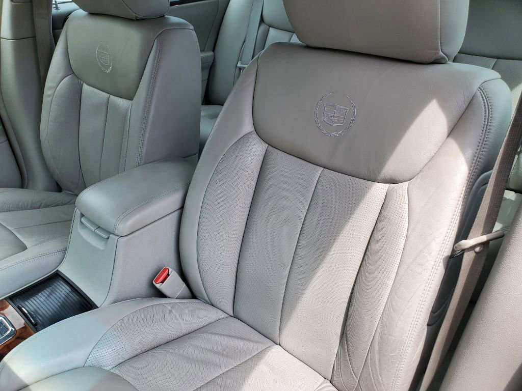 Used 2011 Cadillac DTS Premium FWD image 18