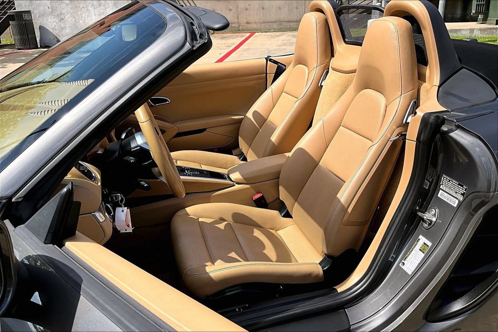 Used 2017 Porsche 718 Boxster RWD image 31