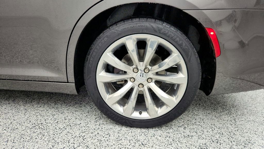 Used 2021 Chrysler 300 Touring w/ Chrome Appearance Package image 9