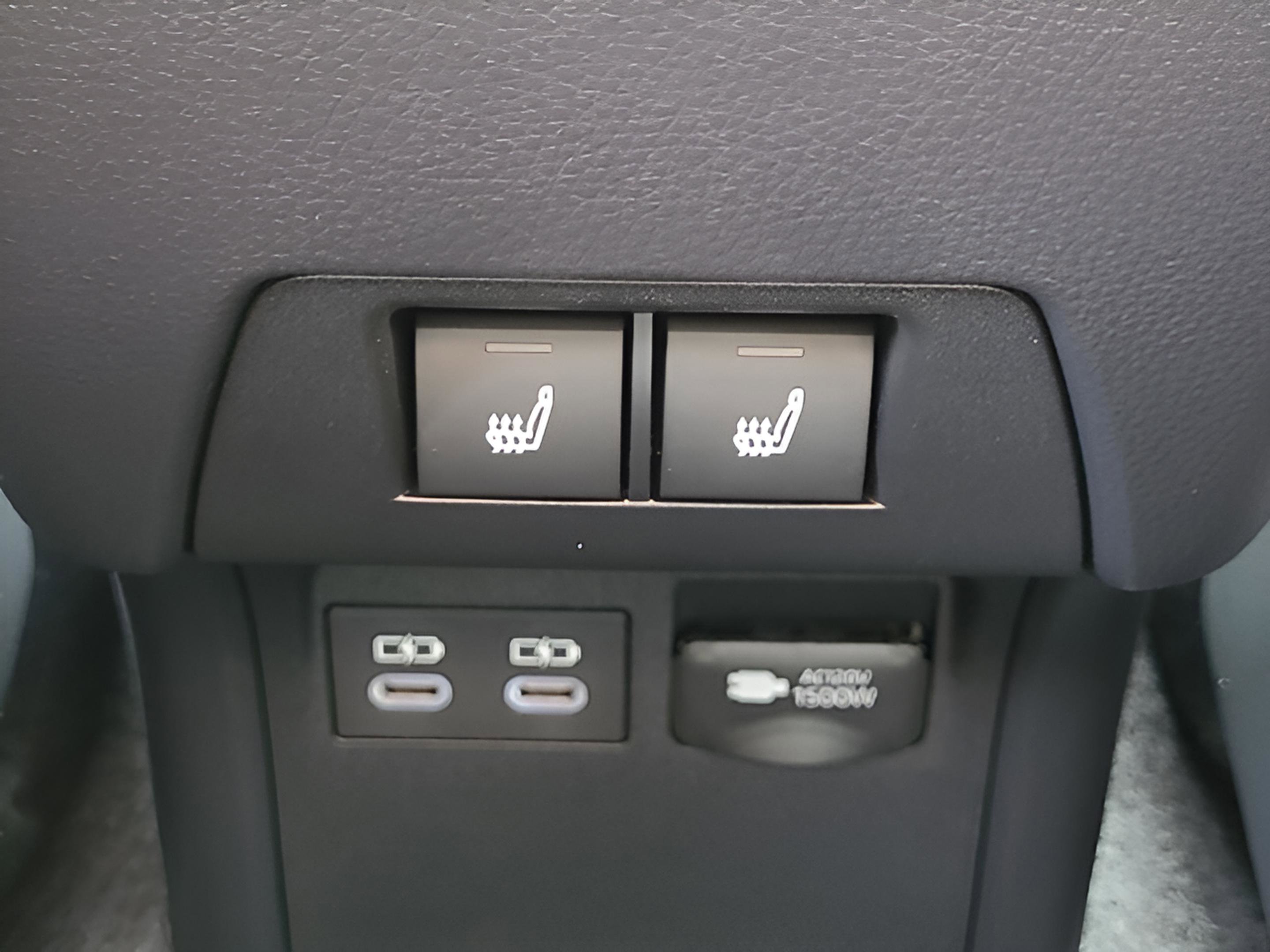 New 2026 Toyota Prius Plug-In Hybrid FWD image 10