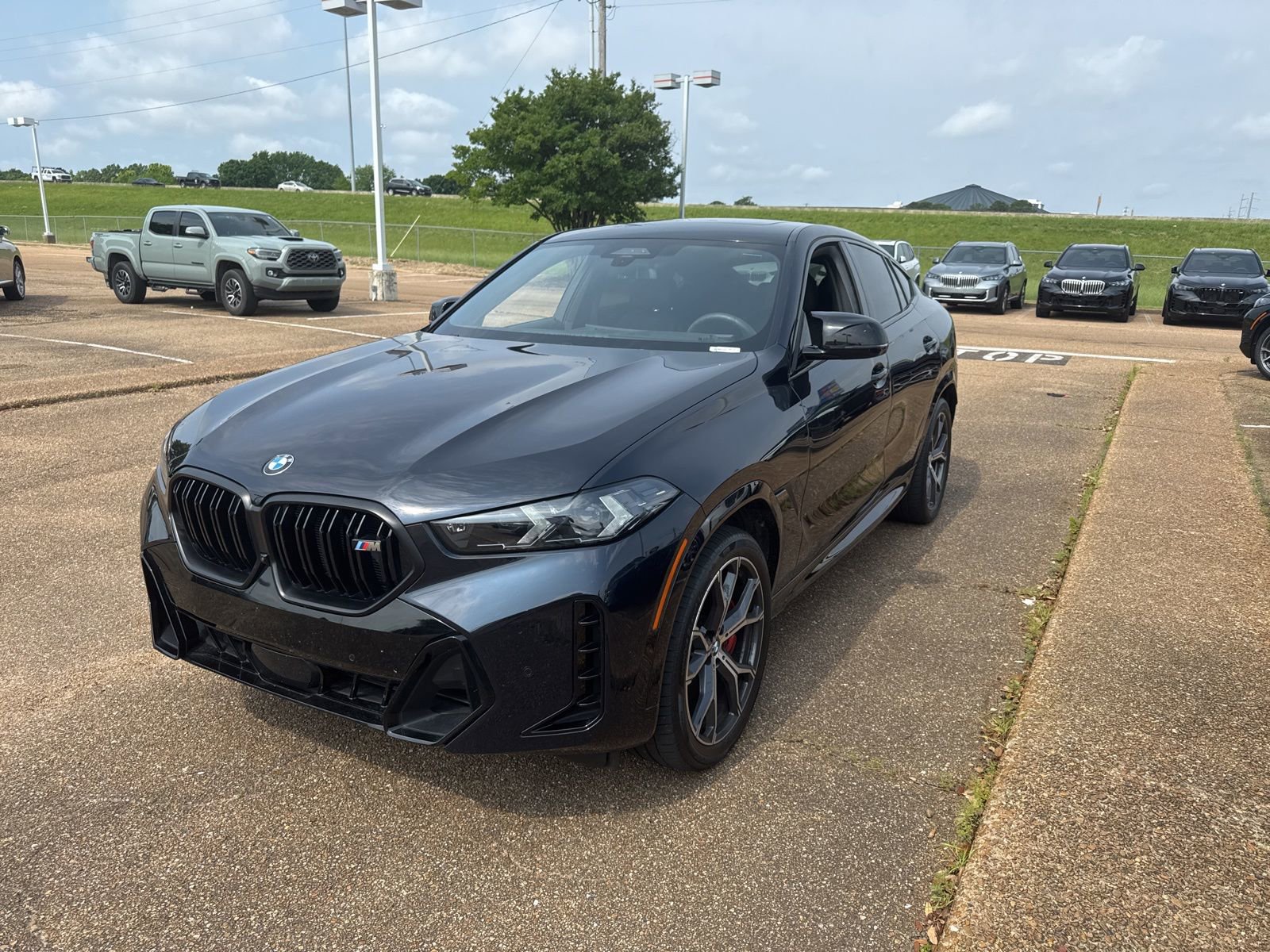 Used 2024 BMW X6 M60i w/ Dynamic Handling Package AWD/4WD image 1