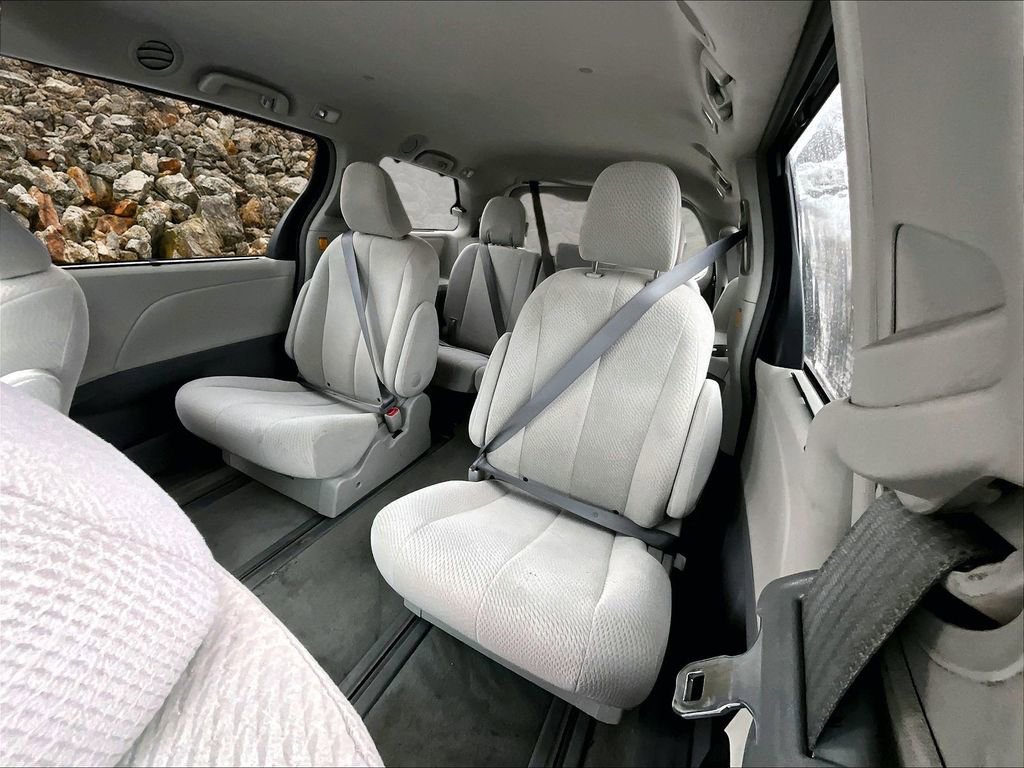 Used 2012 Toyota Sienna LE w/ Towing Pkg image 24