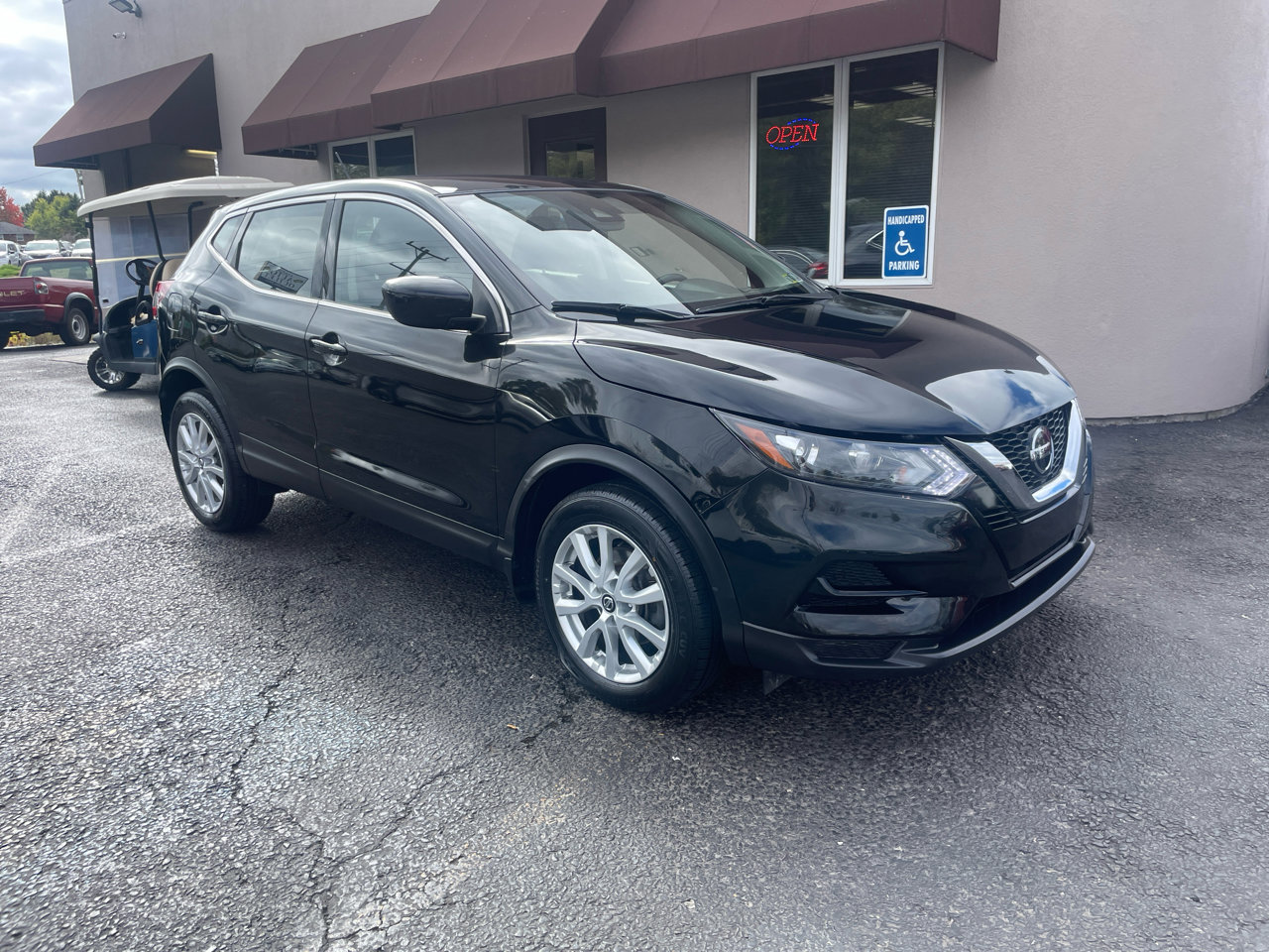 Used 2022 Nissan Rogue Sport S image 3