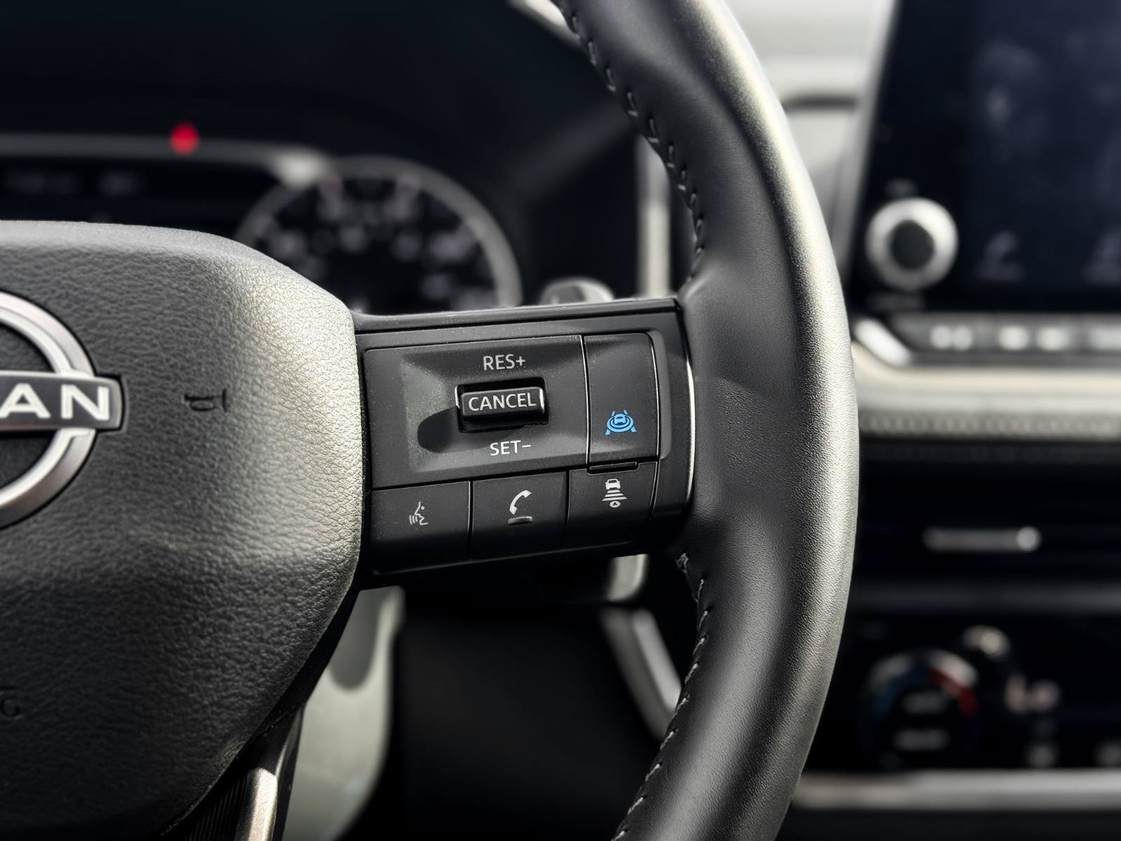 Used 2025 Nissan Rogue SV FWD image 17