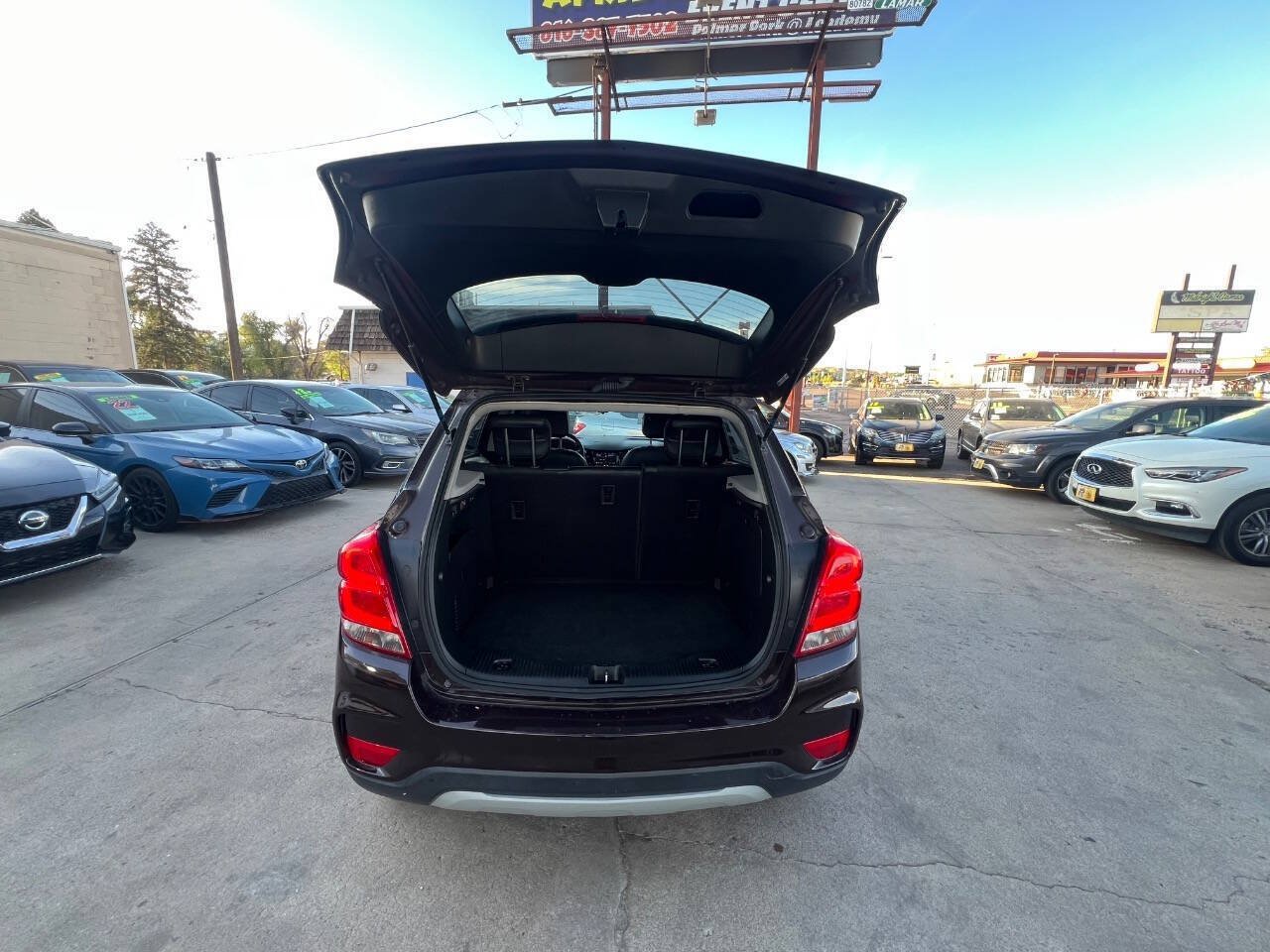 Used 2021 Chevrolet Trax LT AWD/4WD image 8