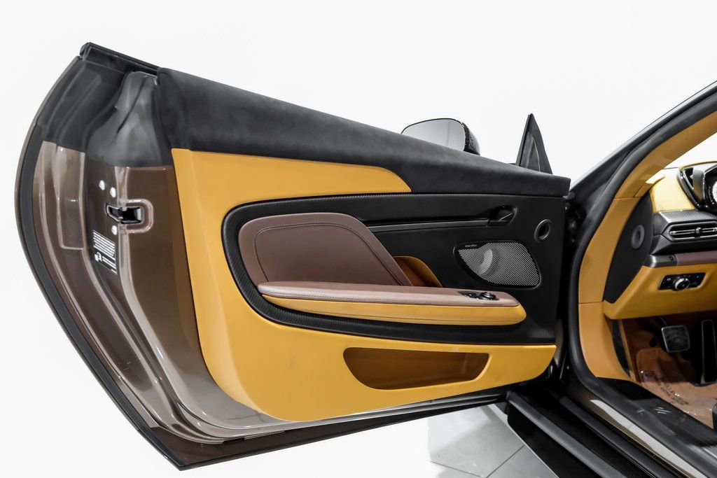 Used 2025 Aston Martin Vanquish RWD image 29