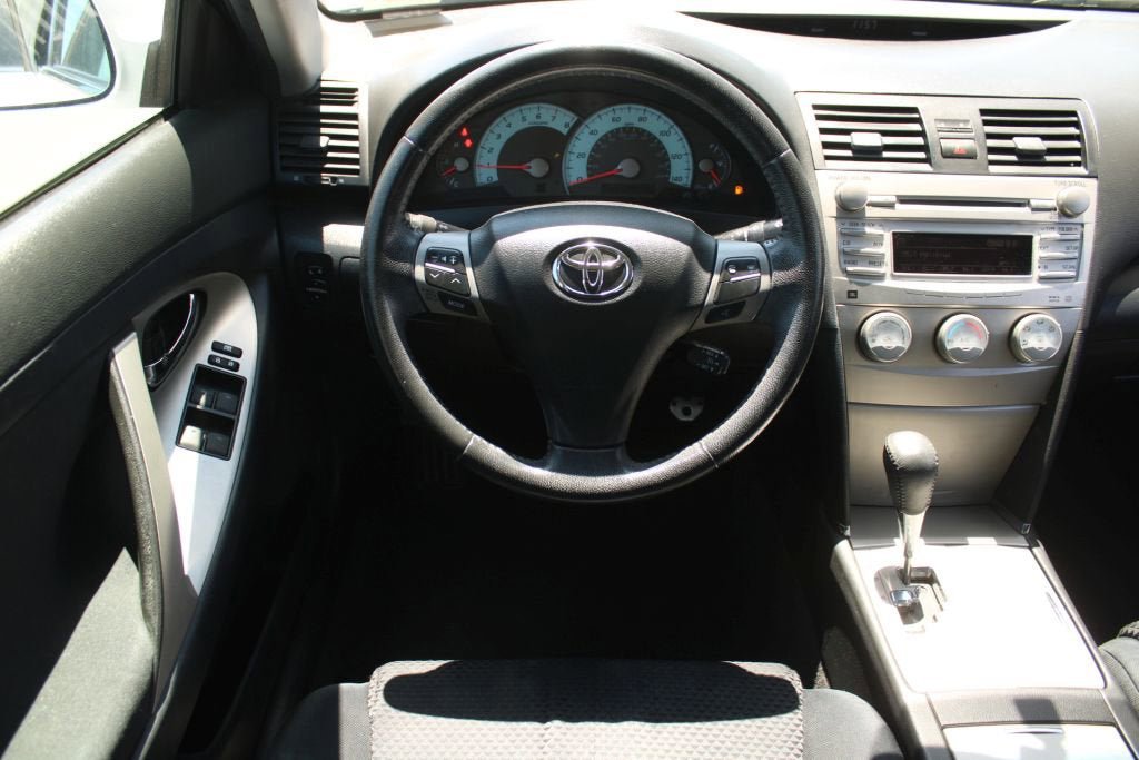 Used 2011 Toyota Camry SE w/ SE Extra-Value Pkg #1 FWD image 5