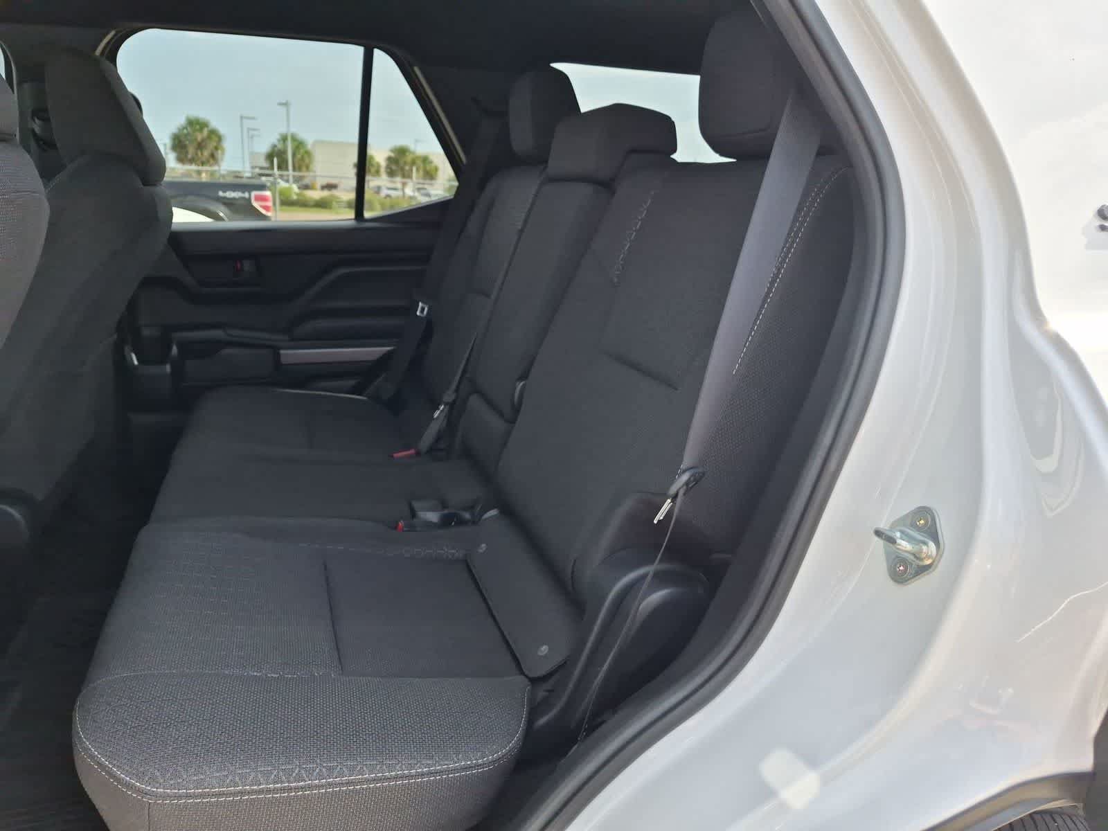 Used 2025 Toyota 4Runner SR5 AWD/4WD image 23