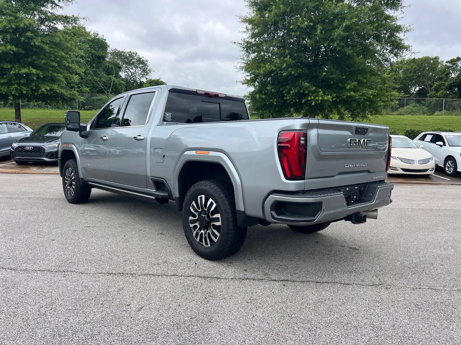 Used 2024 GMC Sierra 2500 Denali Ultimate AWD/4WD image 9