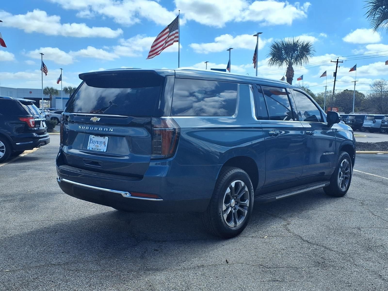 Used 2025 Chevrolet Suburban LS image 2