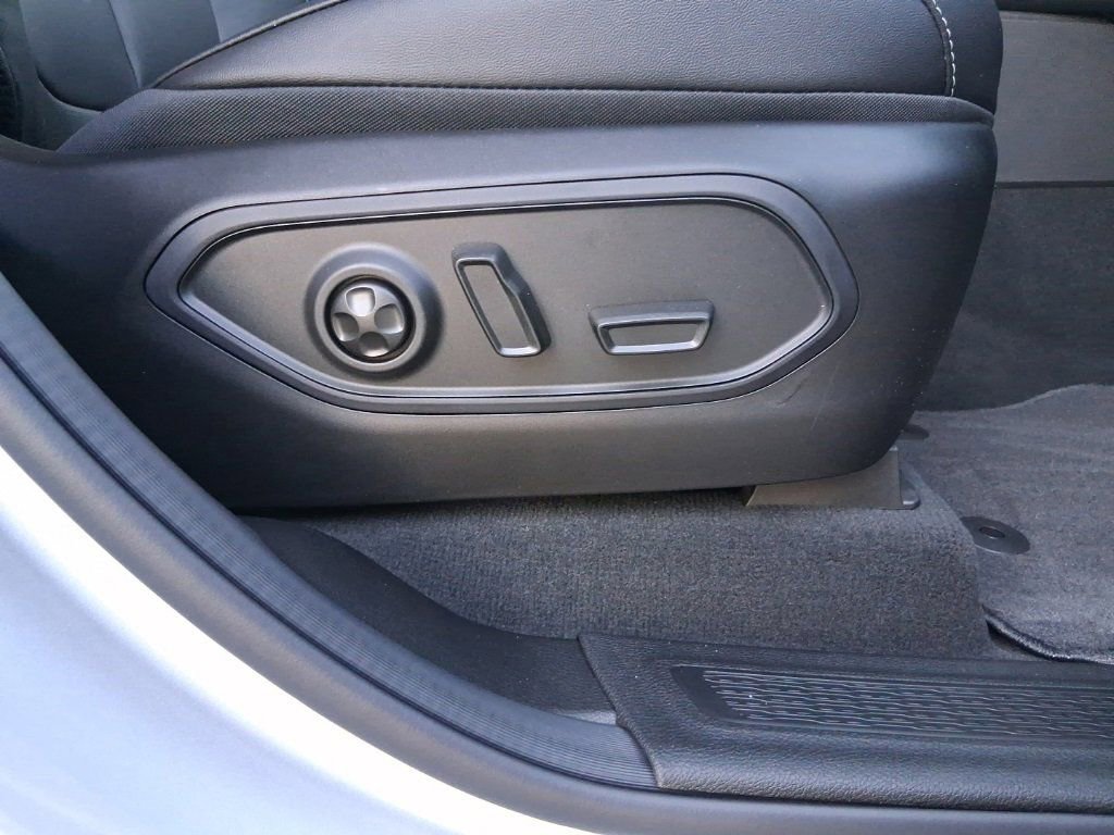 New 2025 Jeep Grand Cherokee L Limited w/ Trailer Tow Package image 19